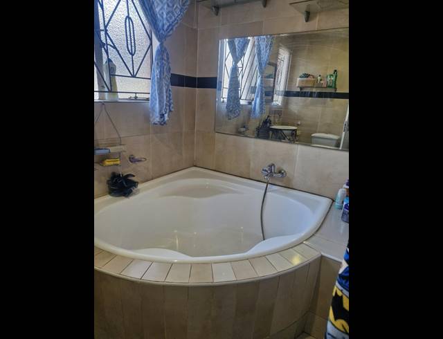 3 BEDROOM FREESTANDING FOR SALE IN MAHUBE VALLEY